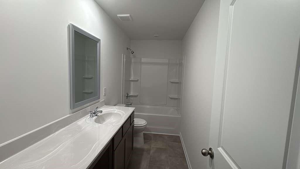 Building Photo - 576 River Run Dr