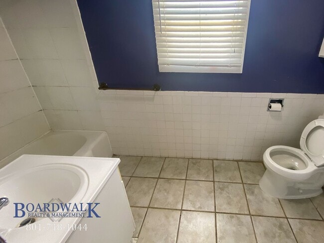 Building Photo - Charming 3 Bed 2 Bath Home in Holladay wit...