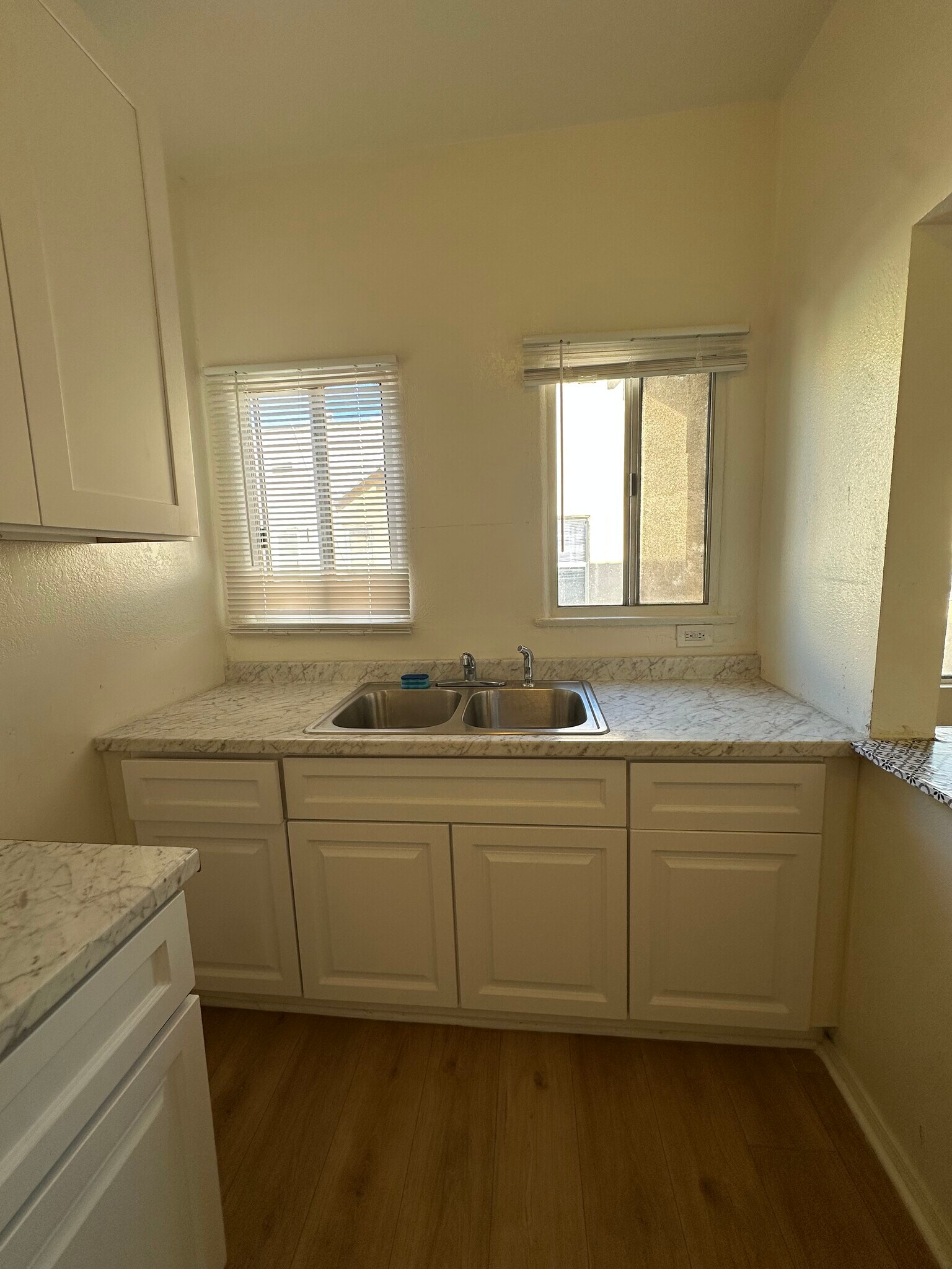 Kitchen area - 1125 W 85th St