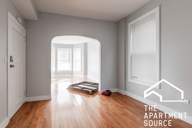 Building Photo - 4736 W Armitage Ave