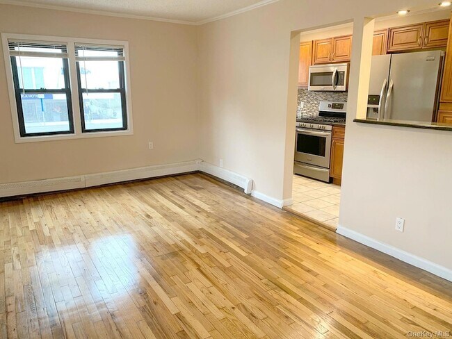 Building Photo - 65 W Broadway