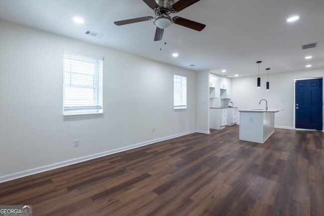 Building Photo - 450 Paines Ave NW