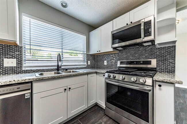 Building Photo - 3909 Spring Arbor Ct