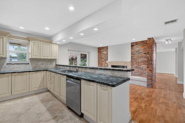 Building Photo - 2213 NE 16th St