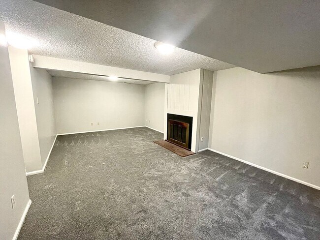 Building Photo - Beautiful updated 3 bedroom 2 bath home in Greeley!