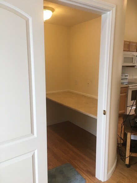 Closet workspace - 3875 Union St