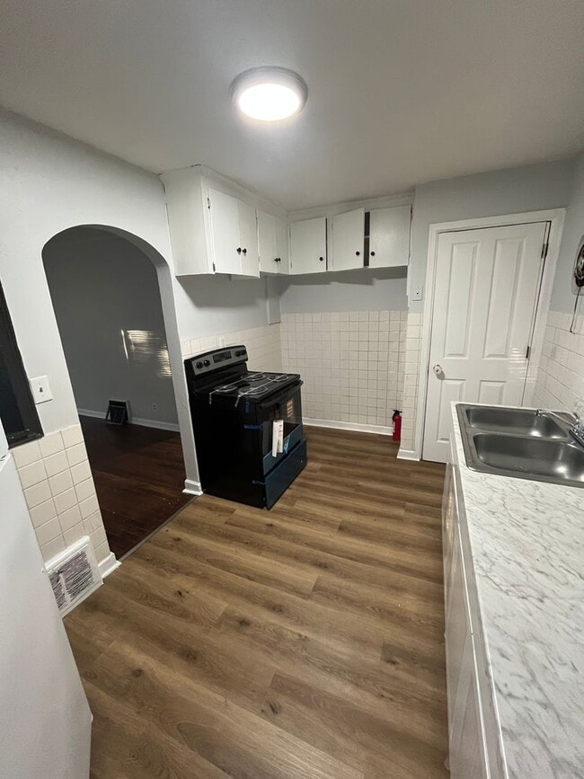 Building Photo - 2 Bedroom 1 Bath Home available for Rent in Rockford