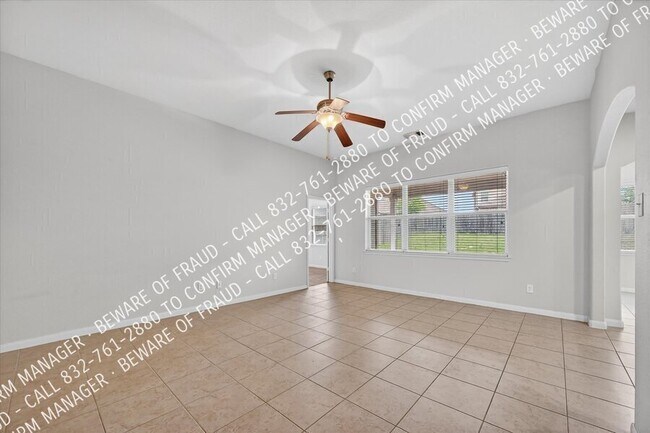 Building Photo - 2126 Redbud Dr