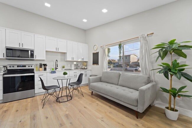 Building Photo - ? Modern 1 Bedroom in National City – Furn...