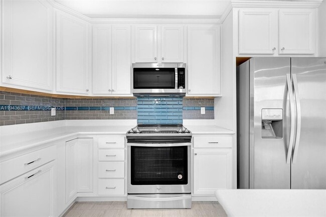 Building Photo - 964 Banyan Dr