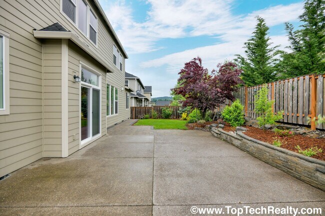 Building Photo - Beautiful *CORNER LOT* 5 BD* 3.5 BA* Singl...