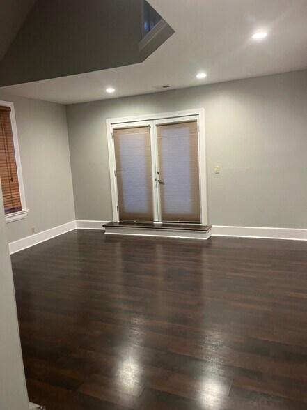 Building Photo - 589 Woodruff Place Middle Dr