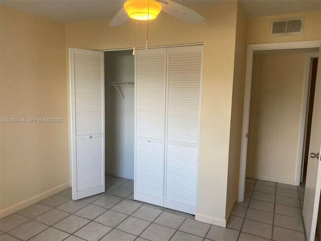 Building Photo - 10772 La Placida Dr