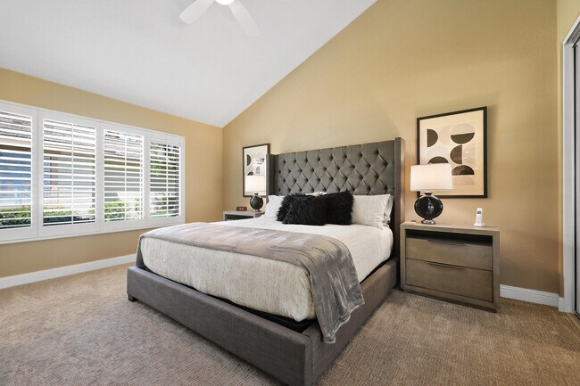 Building Photo - 363 San Remo St