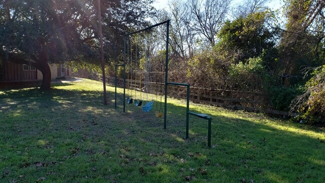 Building Photo - 518 Cypress St