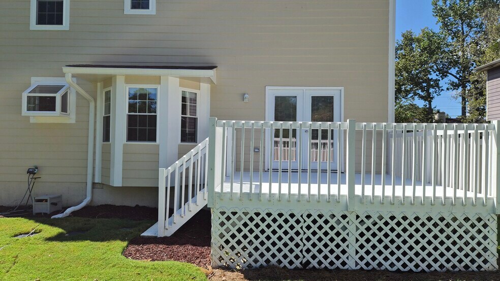 Building Photo - 490 Julius Dr