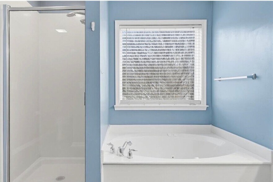 Building Photo - 605 Lofty Ln