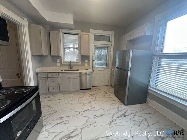 Building Photo - 8402 Curzon Ave