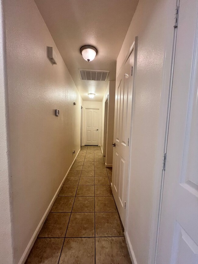 Building Photo - Beautiful West Side Madera Home