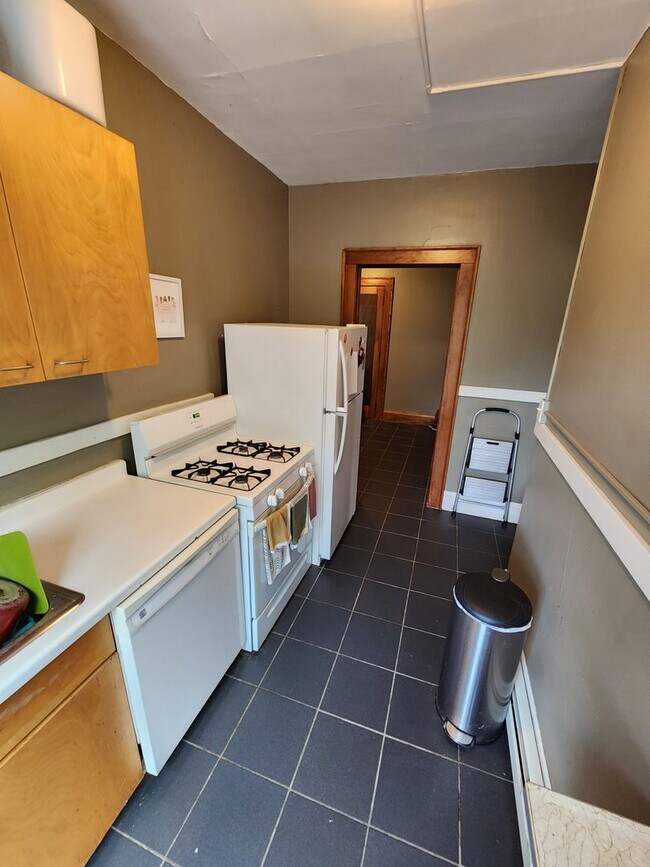 Building Photo - 2200 Dupont Ave S