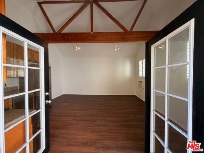 Building Photo - 540 Huntley Dr