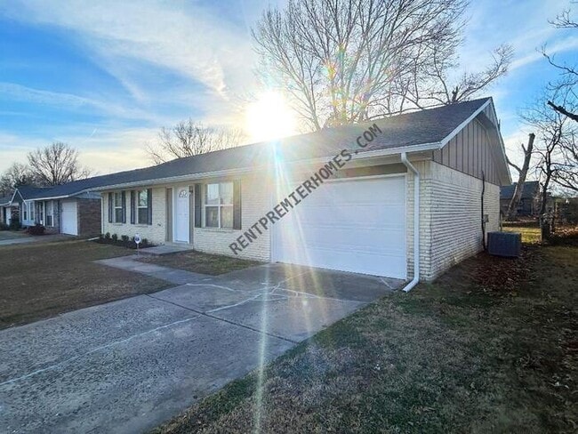 Building Photo - 2708 S 136th E Ave