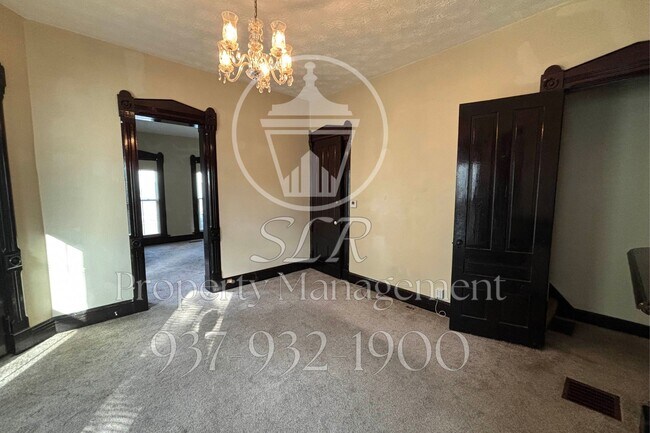 Building Photo - 227 James St