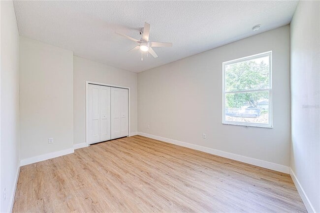 Building Photo - 233 N Pine Ave