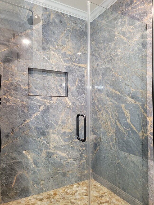 Building Photo - Germantown Gem!