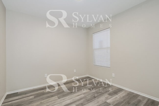 Building Photo - Welcome home to this stunning 3 bedroom, 2...