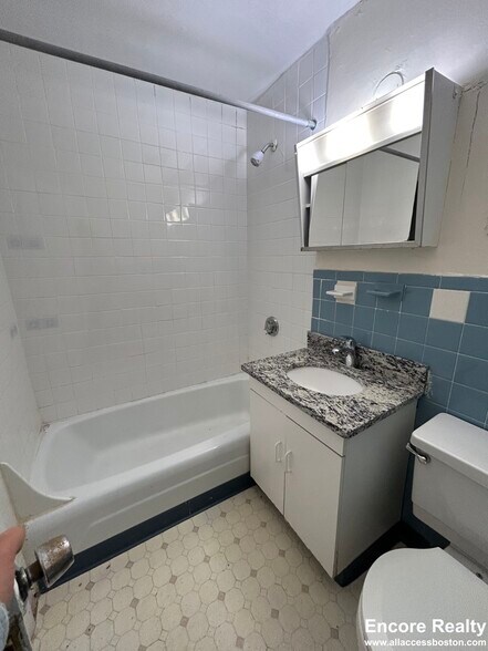 Building Photo - 71 Gardner St