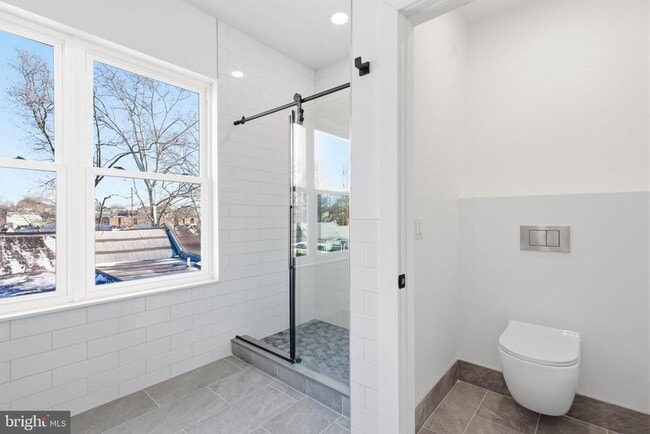 Building Photo - 458 W Earlham Ter