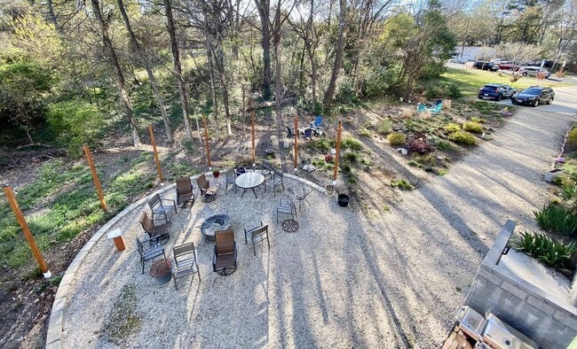 Building Photo - 610 Trent Dr