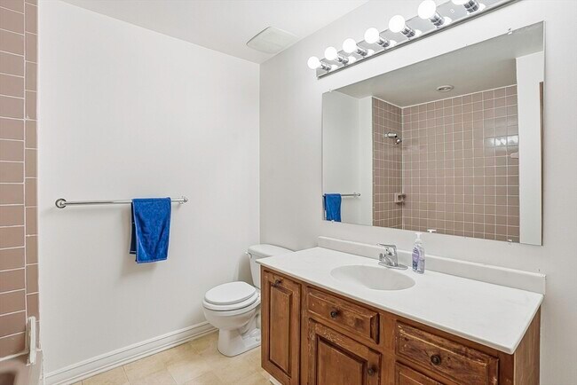 Building Photo - 59 School St