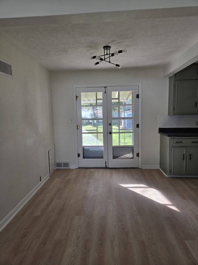 Building Photo - 1219 N Harding Ave