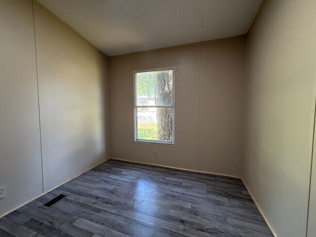 Building Photo - 90 Arrowood Rd