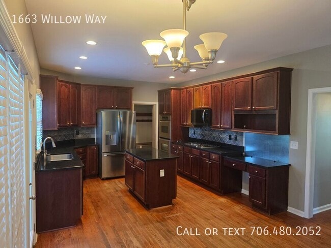Building Photo - 1663 Willow Way