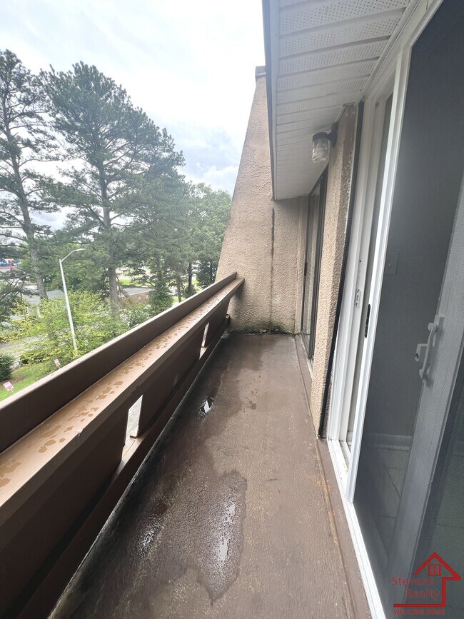 Building Photo - 915 S Seminole Dr