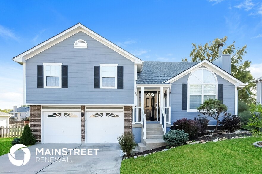 Primary Photo - 421 SW Hamilton Ln