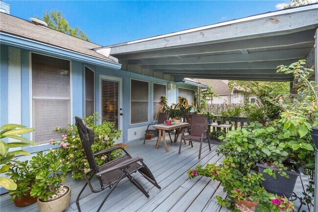 Building Photo - 1252 Lacey Oak Loop