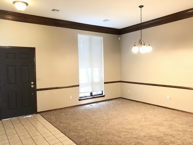 Building Photo - Spacious home in Edmond