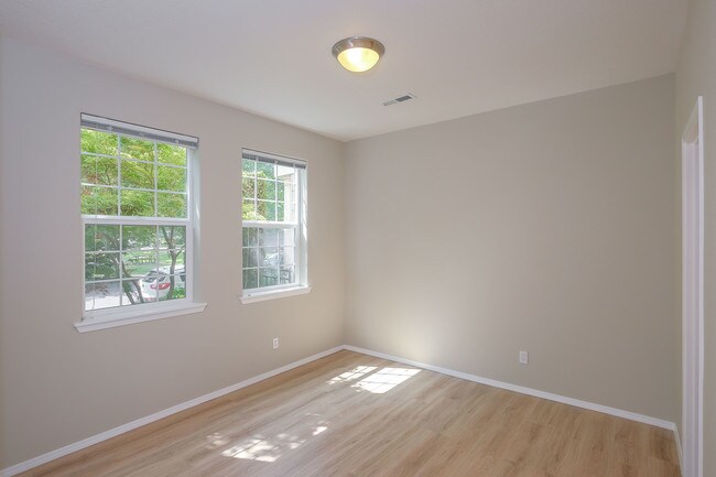 Building Photo - 5809 NE Orenco Gardens Dr