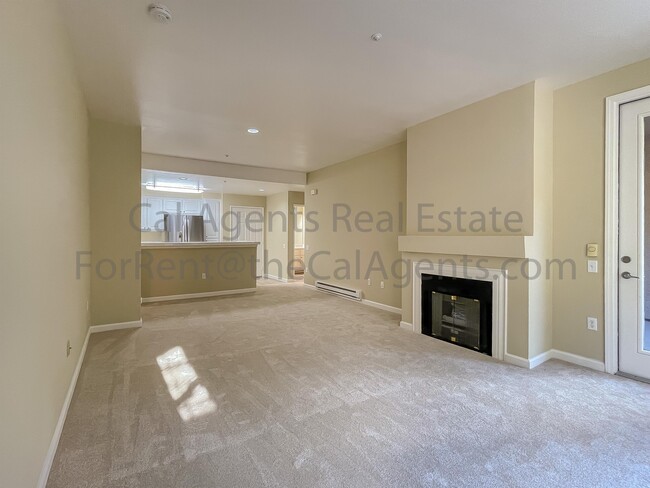 Building Photo - 260 Caldecott Ln
