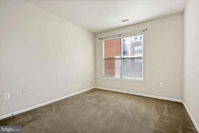 Building Photo - 2765 Centerboro Dr
