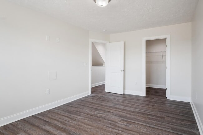 Building Photo - 435 Skylar Dr