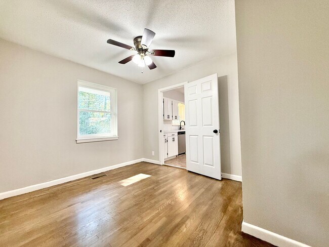 Building Photo - 25 Woodcliff Cir