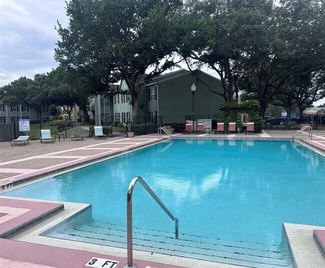 Building Photo - 2019 Dixie Belle Dr