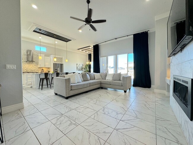 Building Photo - 14701 Tierra Mirage Ave