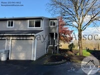 Building Photo - 428 - Spectacular Townhouse with Ultimate Privacy