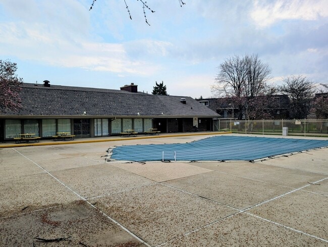 Building Photo - 234 E Bailey Rd